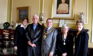 Gansbaaiers besoek Birkenhead dorp